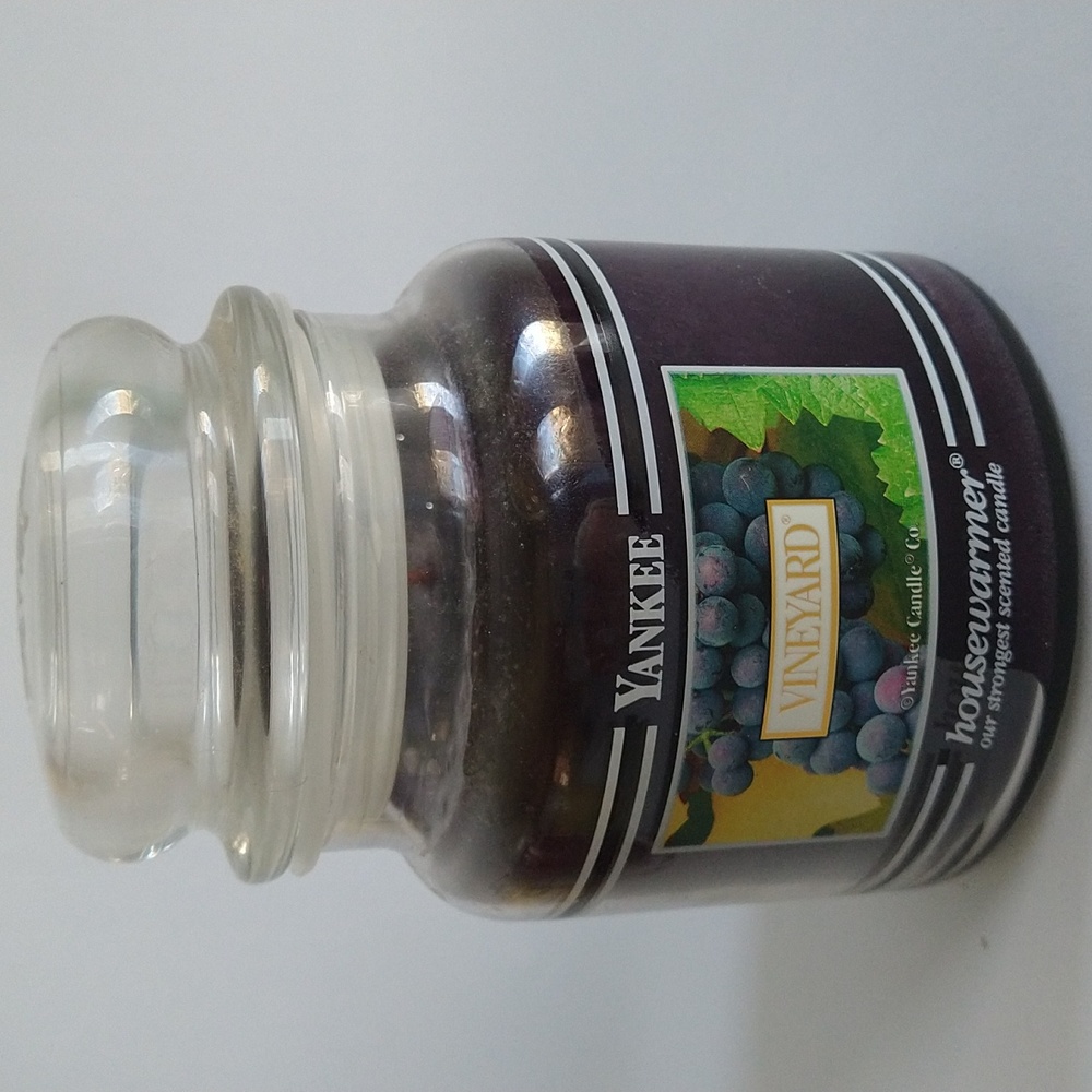 Vintage Yankee Candle Vineyard Housewarmer 14.5 oz Candle Black Band Purple New